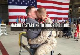 marines-kissing